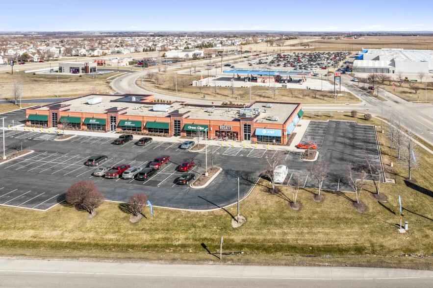 1940-1960 Gateway Center Dr, Belvidere, IL for sale - Building Photo - Image 1 of 1