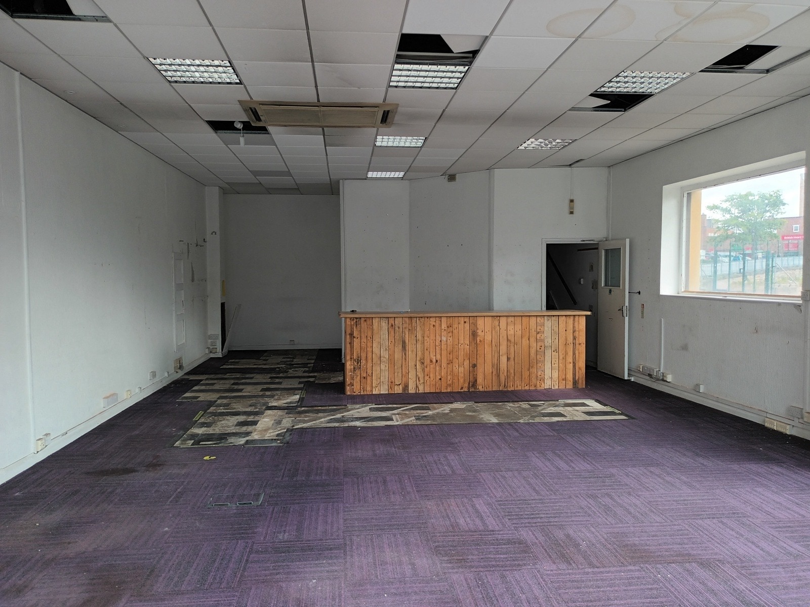 29 Paris St, Exeter to rent Interior Photo- Image 1 of 3