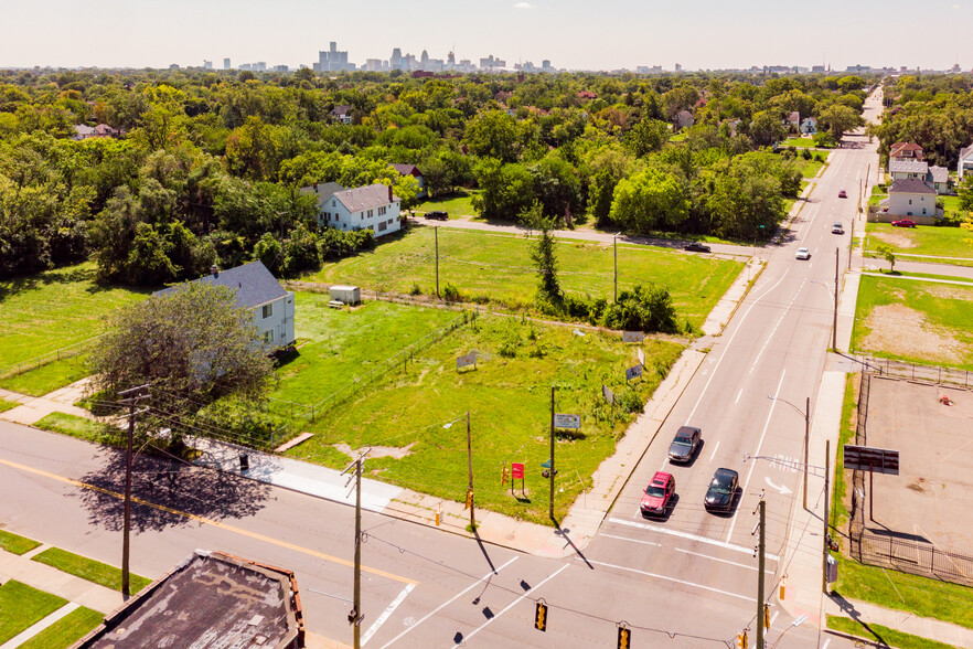 7844 Forest ave, Detroit, MI for sale - Building Photo - Image 2 of 5