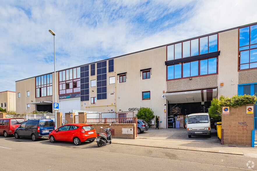 Industrial in Cerdanyola Del Vallès, BAR for rent - Primary Photo - Image 1 of 2