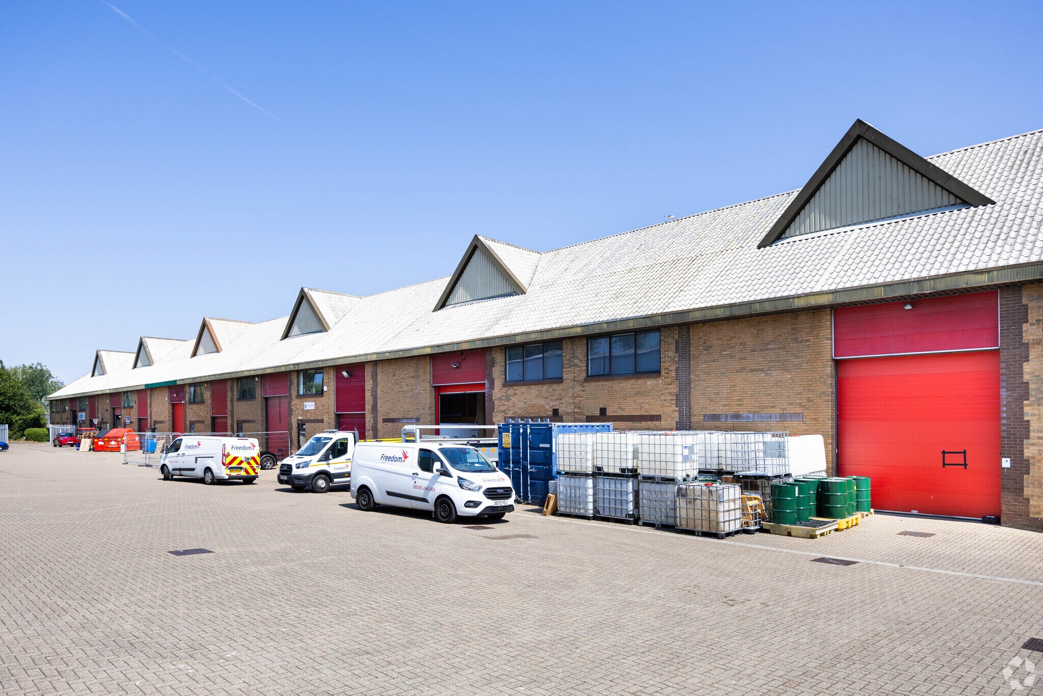 Rutherford Rd, Basingstoke to rent Primary Photo- Image 1 of 6