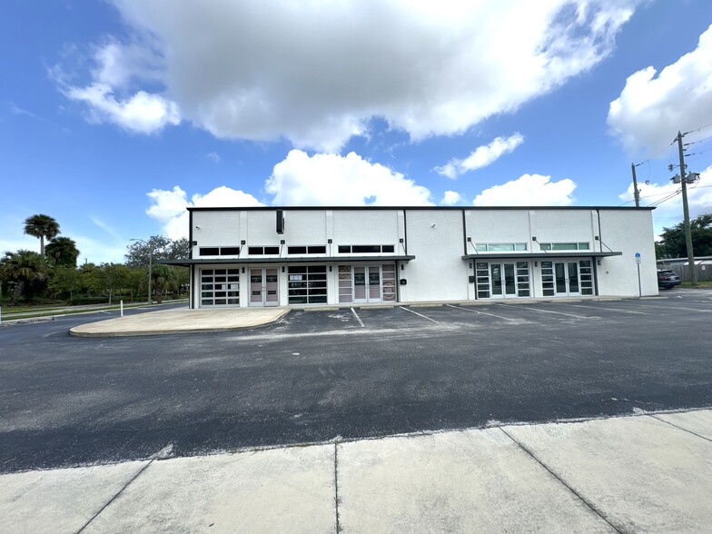 201 E Center St, Tarpon Springs, FL for rent - Building Photo - Image 1 of 72