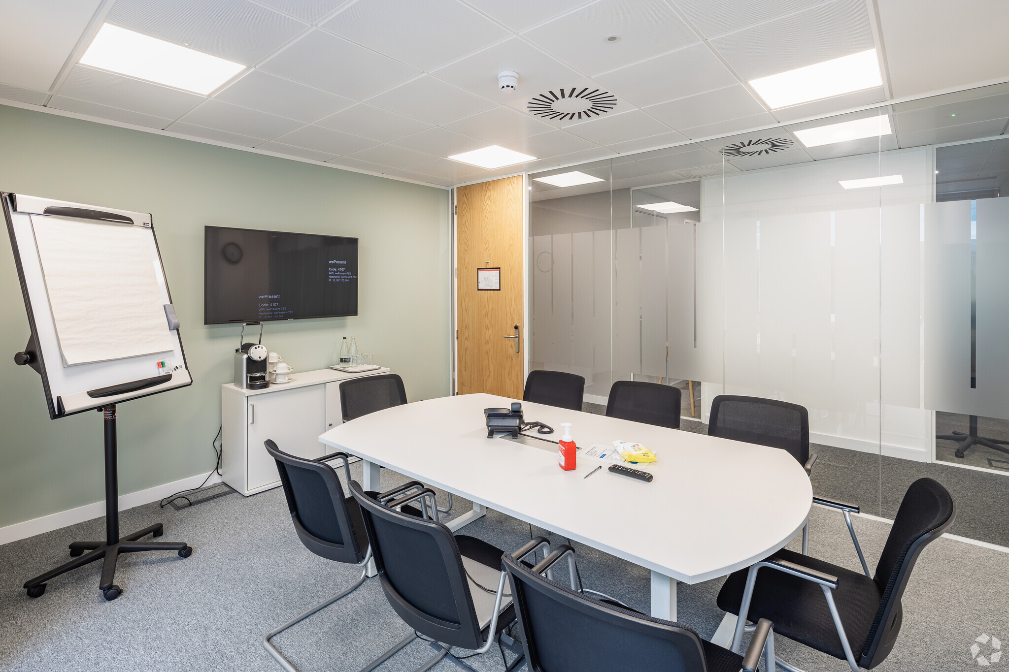 220 Wharfedale Rd, Wokingham to rent Interior Photo- Image 1 of 16