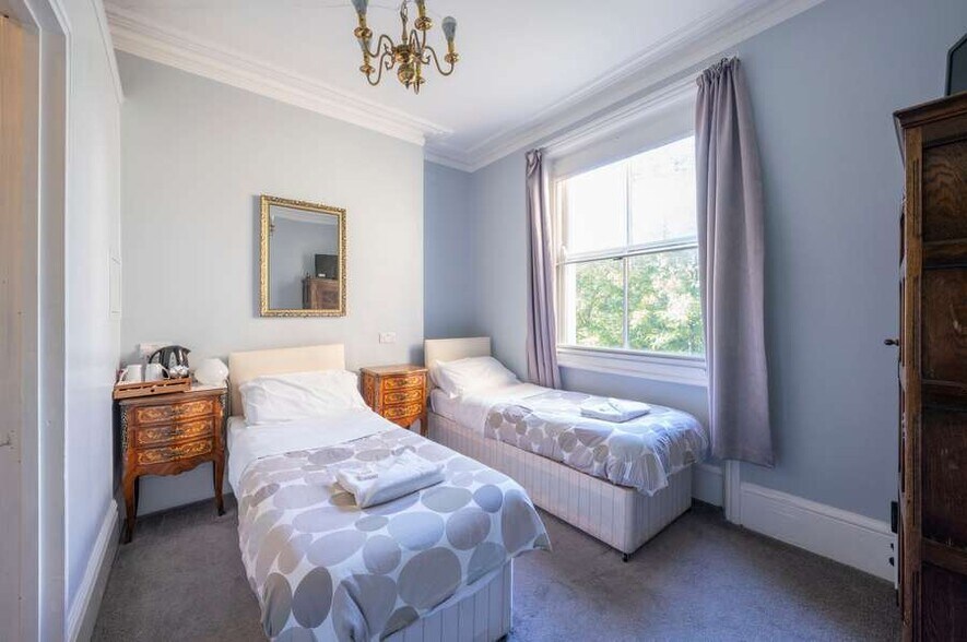 73 Oakley St, London for sale - Building Photo - Image 3 of 10