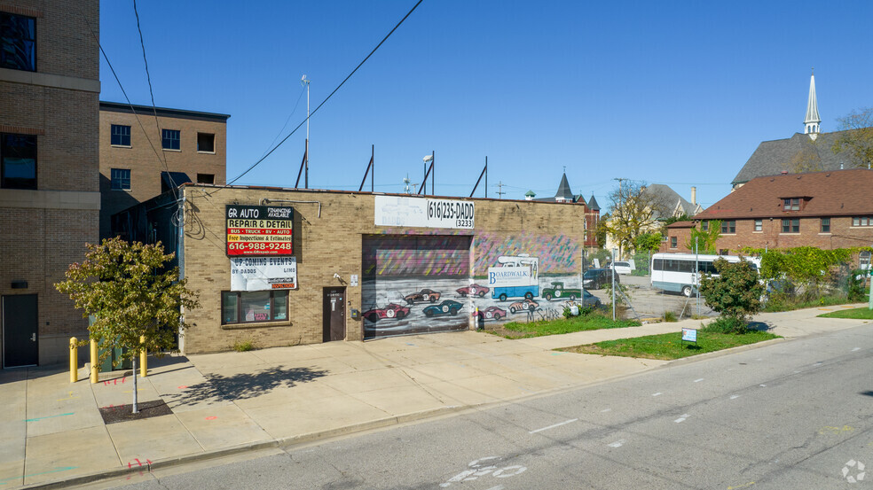 407 Turner Ave NW, Grand Rapids, MI for sale - Building Photo - Image 3 of 34