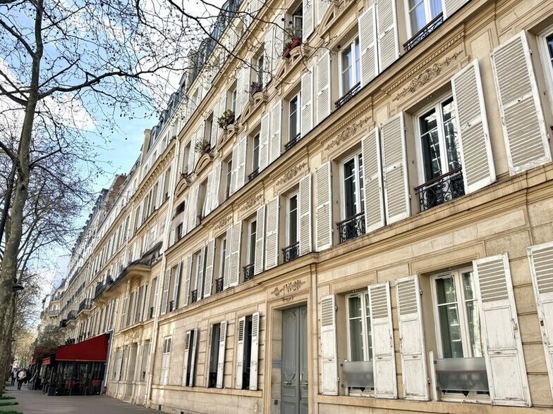 Build-to-Rent in Paris for sale - Building Photo - Image 1 of 13