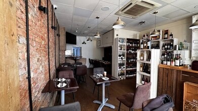 258 Battersea Park Rd, London to rent Interior Photo- Image 2 of 4