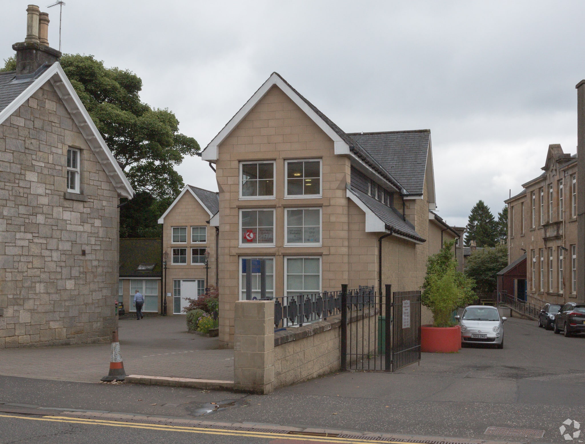 2 Roman Rd, Bearsden for rent Primary Photo- Image 1 of 6