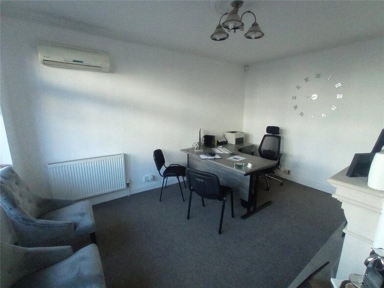 375-377 Rayleigh Rd, Leigh On Sea to rent - Building Photo - Image 2 of 30