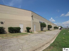 4739 Pecanland Mall Dr, Monroe, LA for rent Building Photo- Image 1 of 2