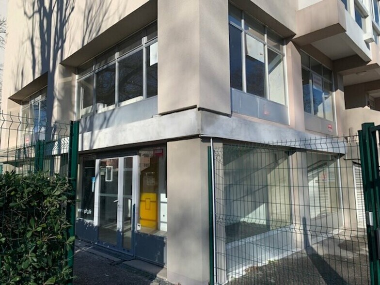 Office in Avignon for sale - Building Photo - Image 1 of 7