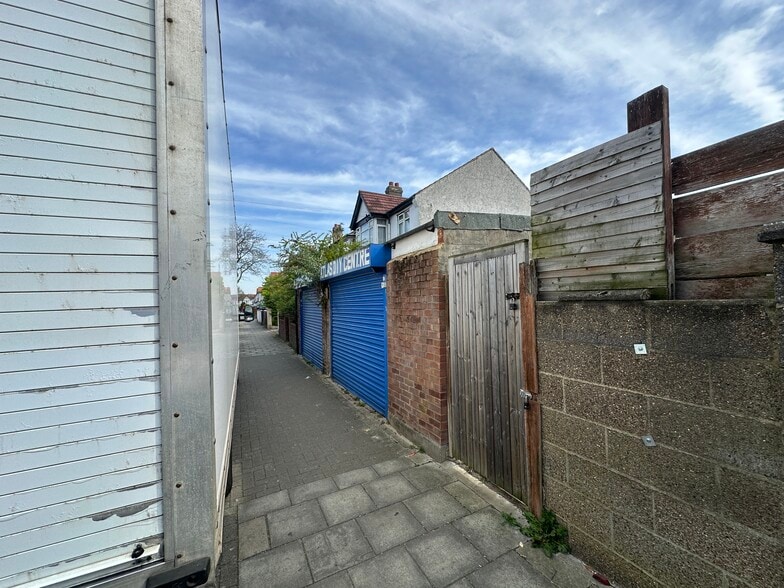 192 Streatham Vale, London to rent - Building Photo - Image 2 of 5