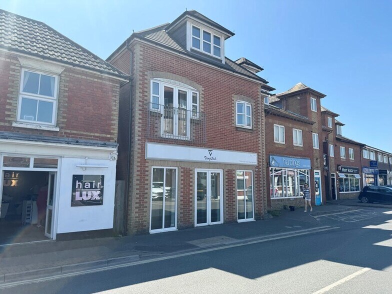 9 Shore Rd, Warsash for sale - Primary Photo - Image 1 of 1