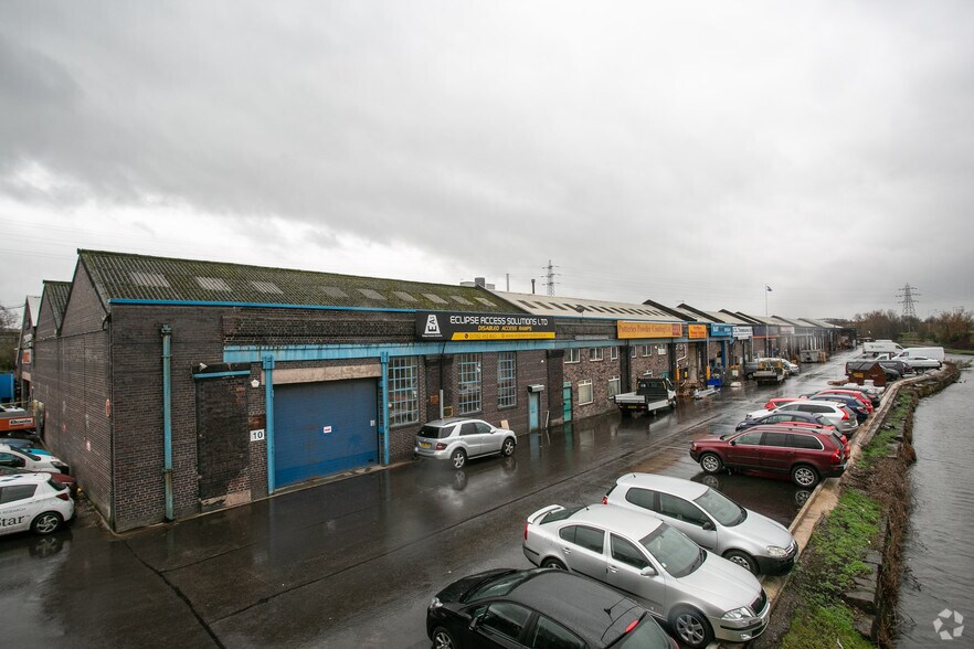 City Rd, Stoke On Trent for rent - Primary Photo - Image 1 of 10