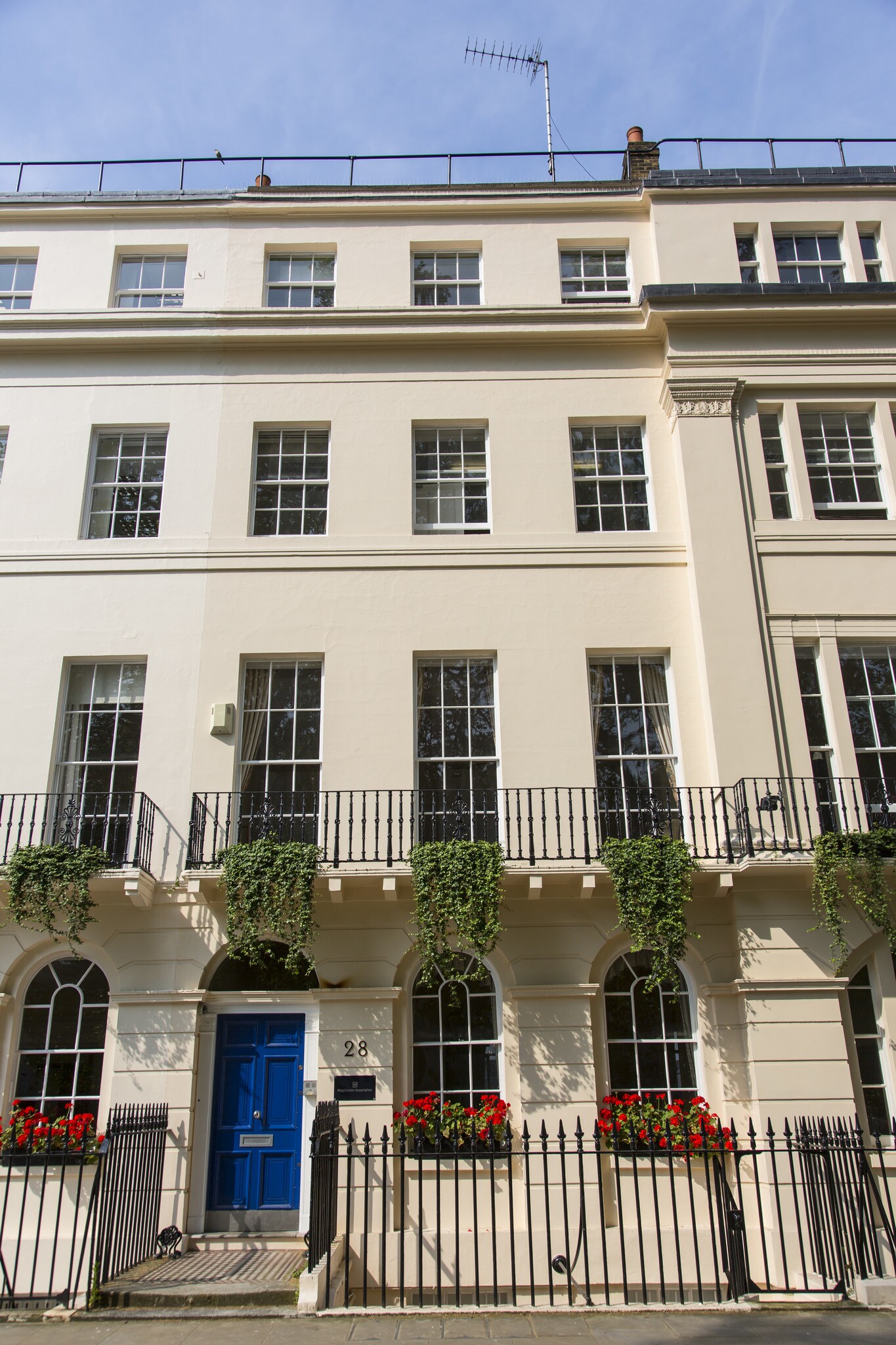 28 Fitzroy Sq, London for sale Primary Photo- Image 1 of 1