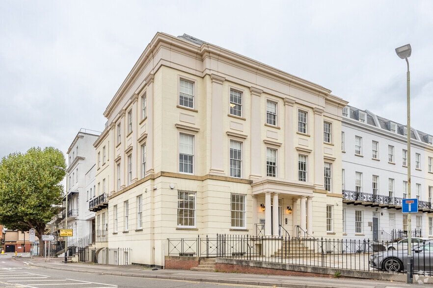 Rodney Rd, Cheltenham to rent - Primary Photo - Image 1 of 3