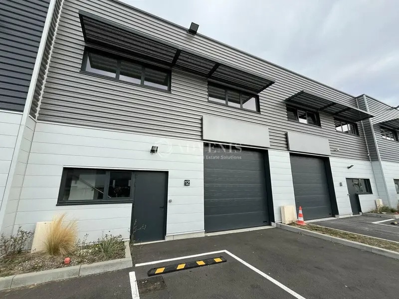 Light Industrial in Lieusaint to rent Building Photo- Image 1 of 13