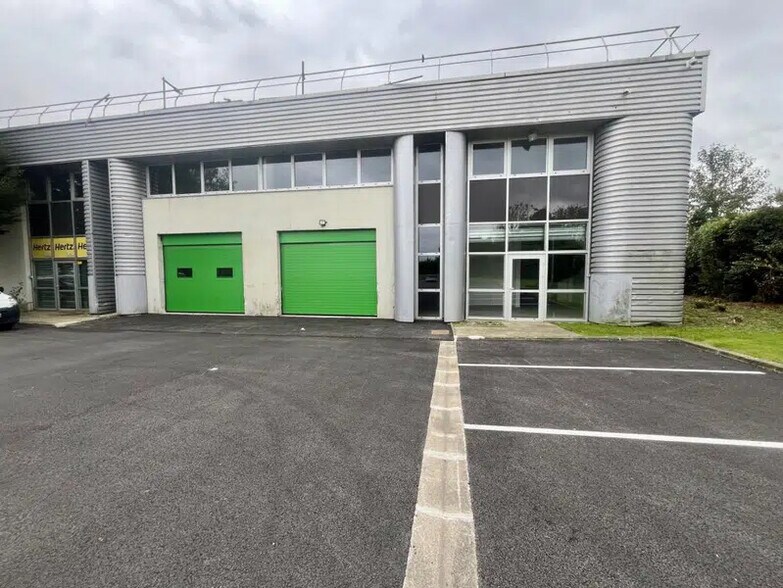 Industrial in Tremblay-en-France to rent - Building Photo - Image 3 of 31