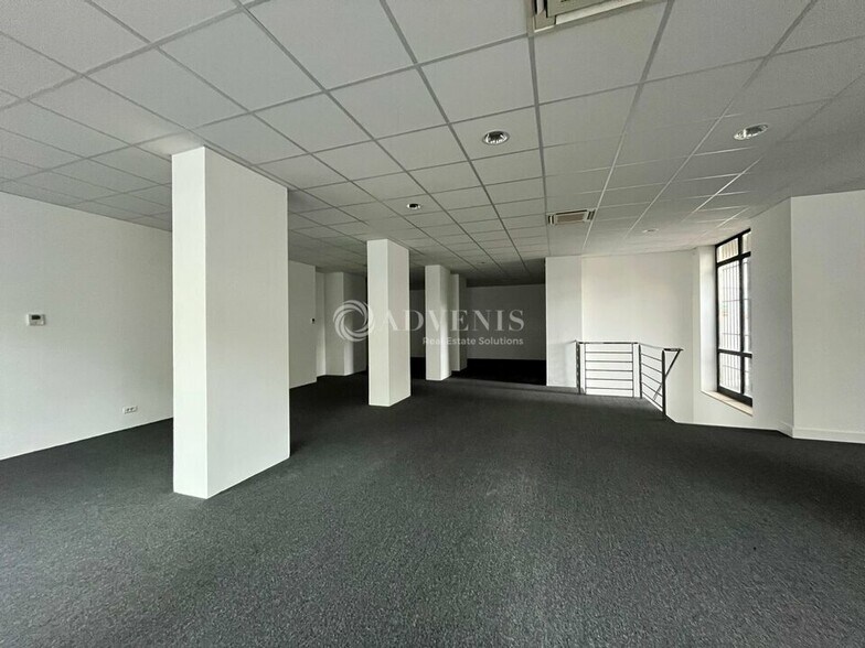 99 Avenue Gabriel Péri, Saint-Ouen-sur-Seine to rent - Interior Photo - Image 3 of 6