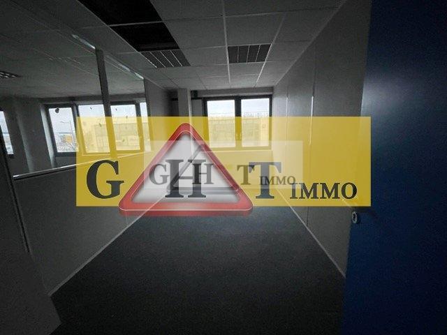 Office in Neuilly-sur-Marne to rent - Interior Photo - Image 3 of 3
