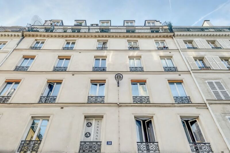 Office in Paris for sale Building Photo- Image 1 of 15