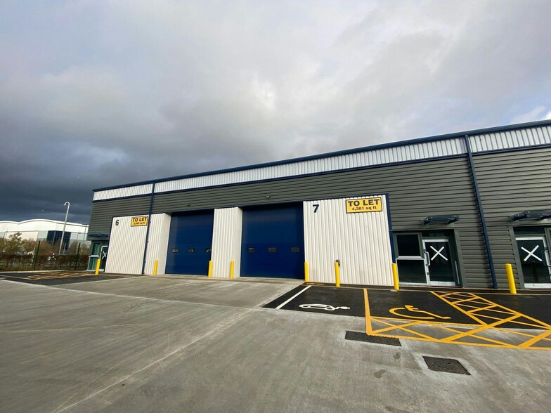 Thomas Maddison Ln, Wakefield to rent - Building Photo - Image 3 of 10