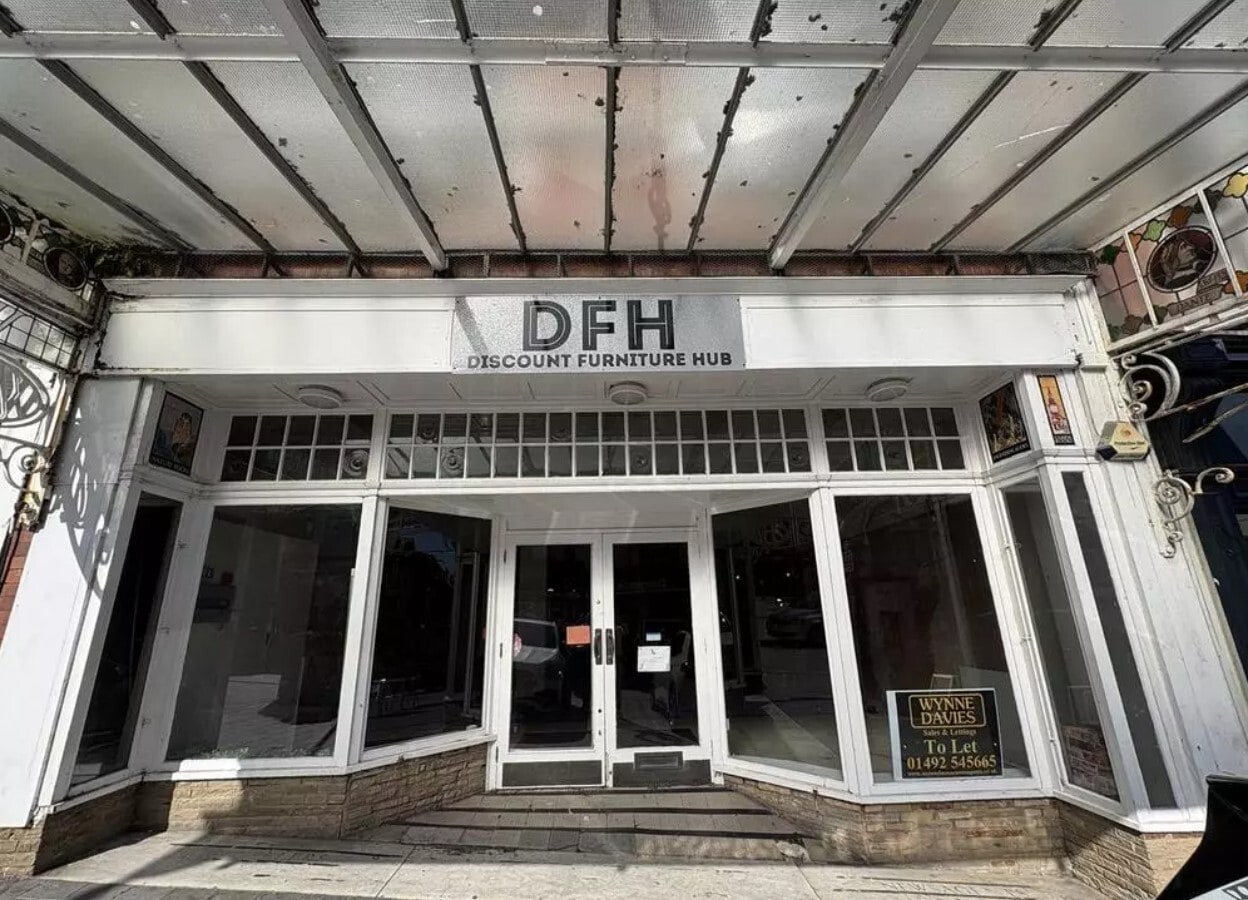 7 Station Rd, Colwyn Bay to rent Building Photo- Image 1 of 2