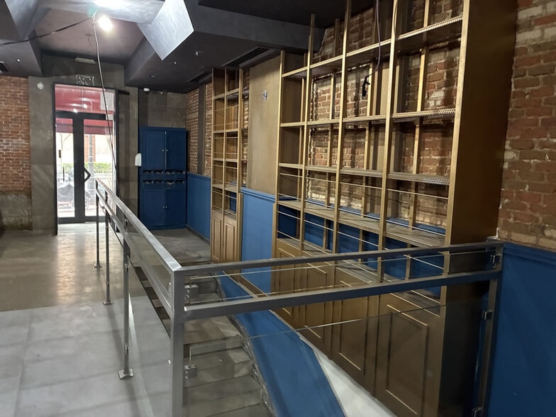 Retail in Madrid, Madrid to rent - Building Photo - Image 2 of 7