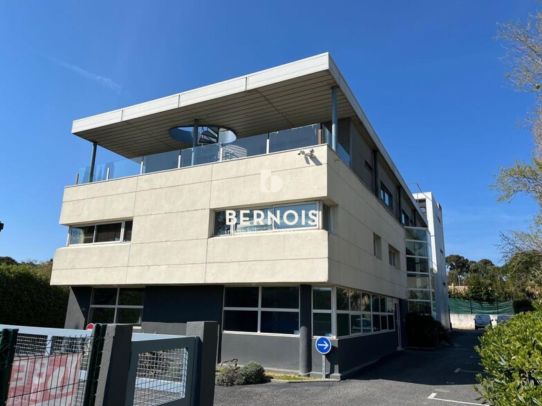 Office in La Seyne-sur-Mer to rent - Building Photo - Image 2 of 14