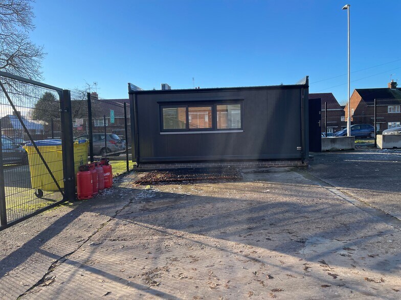 9A Linthouse Ln, Wolverhampton for sale - Building Photo - Image 3 of 14