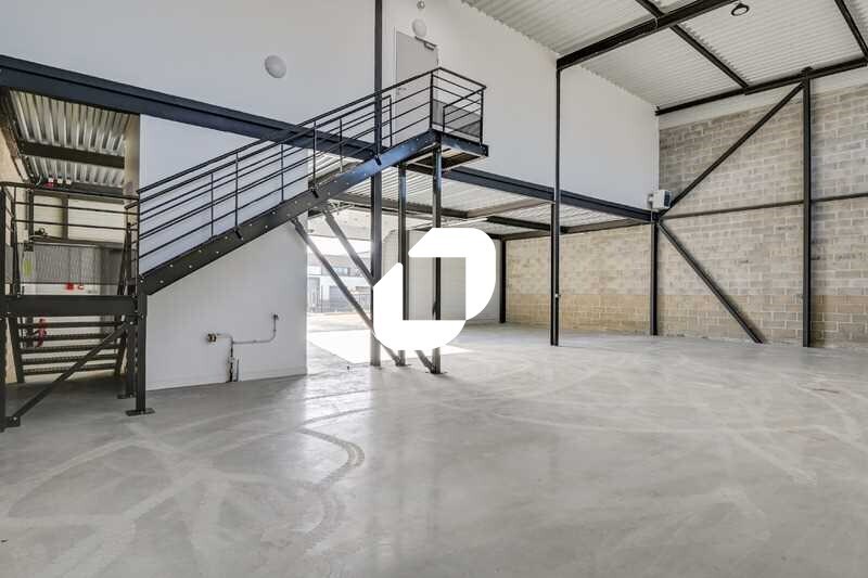 Light Industrial in Marcoussis to rent - Interior Photo - Image 3 of 12