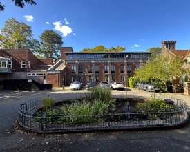 Church Yard, Tring to rent Building Photo- Image 1 of 3