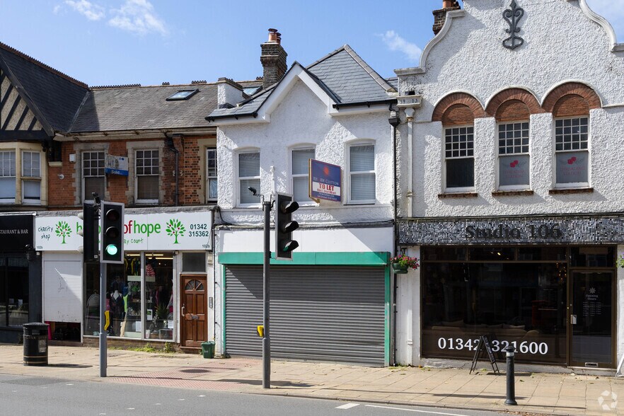 104 London Rd, East Grinstead to rent - Building Photo - Image 2 of 2