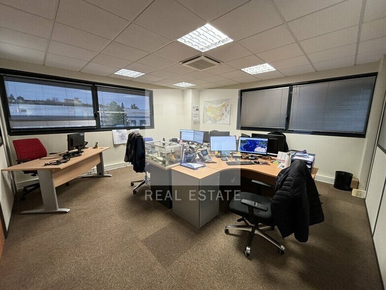 Avenue Satolas Green, Pusignan to rent - Interior Photo - Image 2 of 9