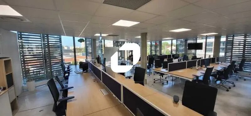 Office in Mérignac to rent - Building Photo - Image 2 of 17