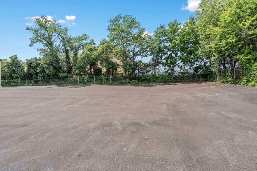 2355 Lewis Ave, Rockville, MD to rent - Building Photo - Image 3 of 21