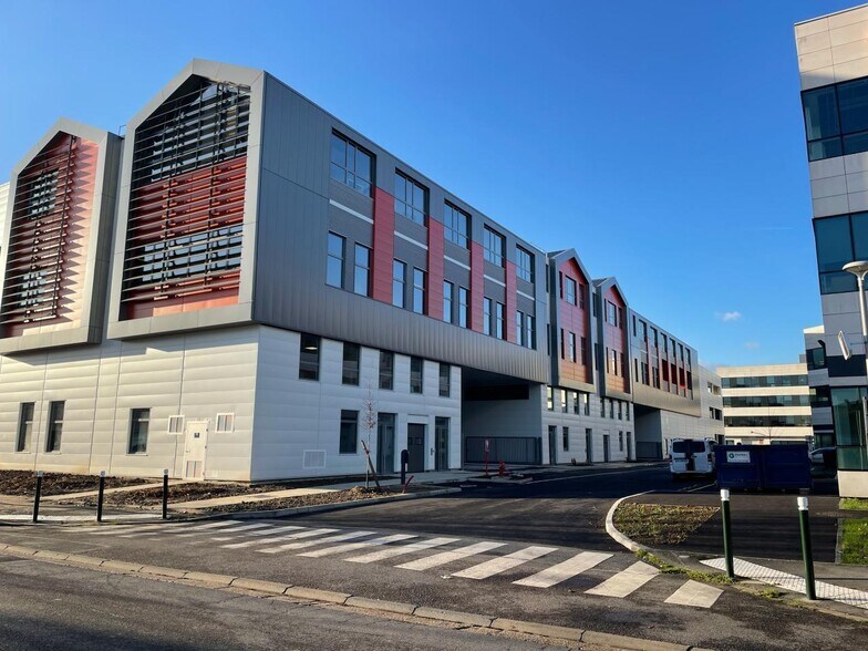 Office in Nanterre to rent - Building Photo - Image 1 of 12