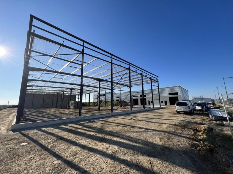 1 Rue Henry Fosse, Le Mesnil-Amelot to rent - Construction Photo - Image 2 of 5