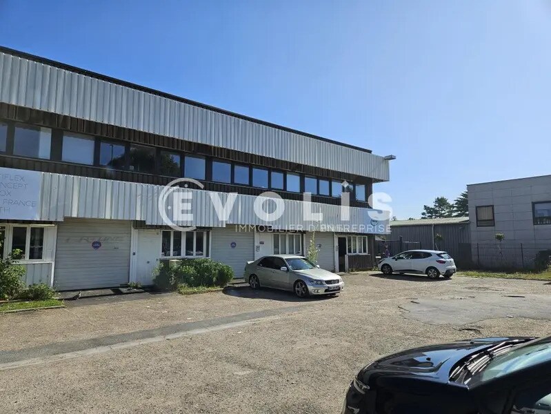 Light Industrial in Les Ulis to rent Building Photo- Image 1 of 12