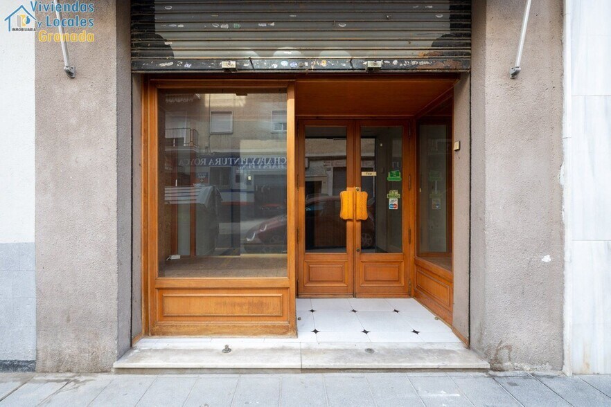 Retail in Granada to rent - Building Photo - Image 1 of 21