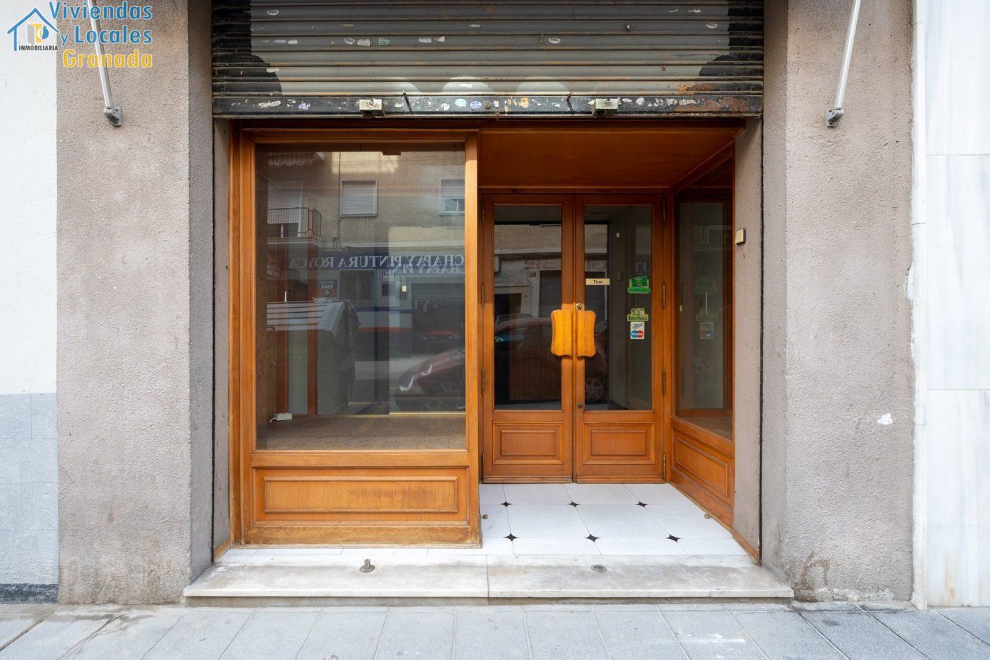 Retail in Granada to rent Building Photo- Image 1 of 22