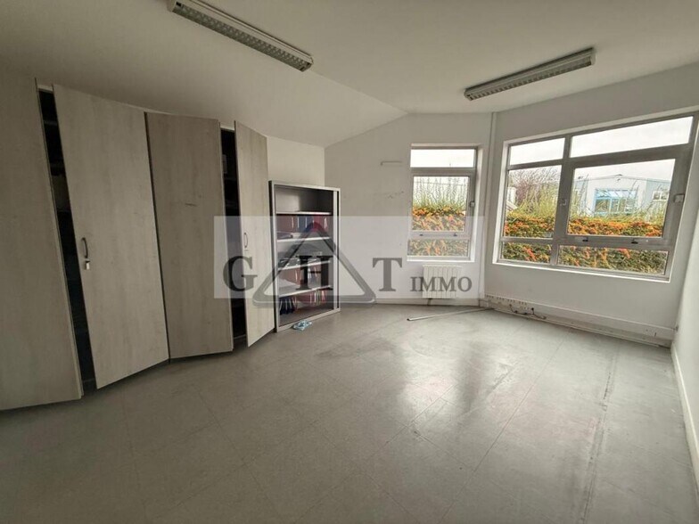 Office in Linas to rent - Interior Photo - Image 3 of 6
