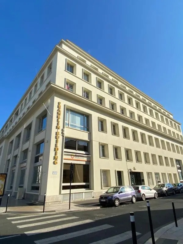 Location Bureaux 649 m² - Photo 1