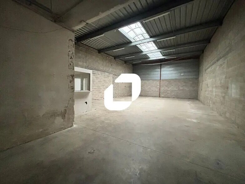 Light Industrial in Lisses to rent - Interior Photo - Image 2 of 7