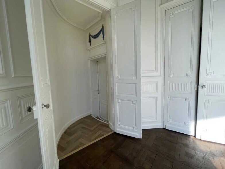 Office in Bordeaux to rent - Building Photo - Image 3 of 7