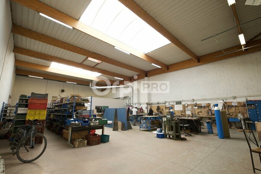 58 Avenue Des Bruyères, Décines-Charpieu to rent - Building Photo - Image 2 of 10