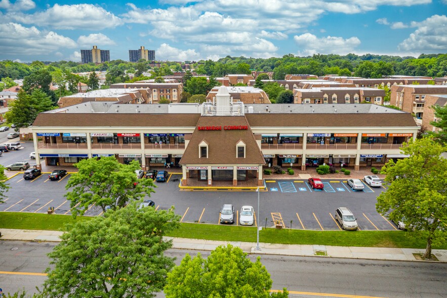 208-02 Cross Island Pky, Bayside, NY for rent - Building Photo - Image 3 of 8