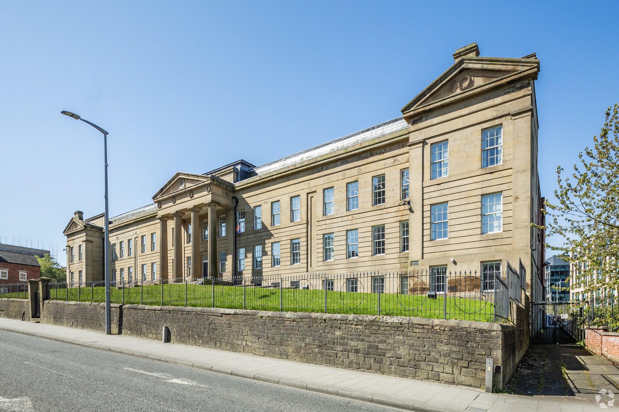86 Wellington Rd S, Stockport for sale Primary Photo- Image 1 of 1