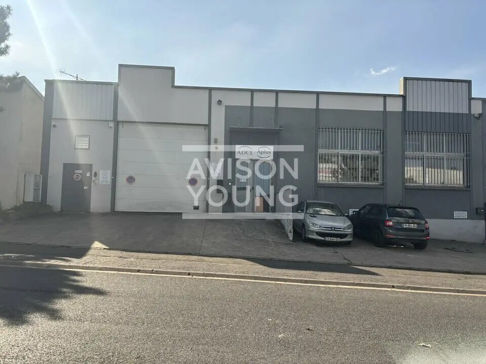Light Industrial in Montreuil to rent Building Photo- Image 1 of 7