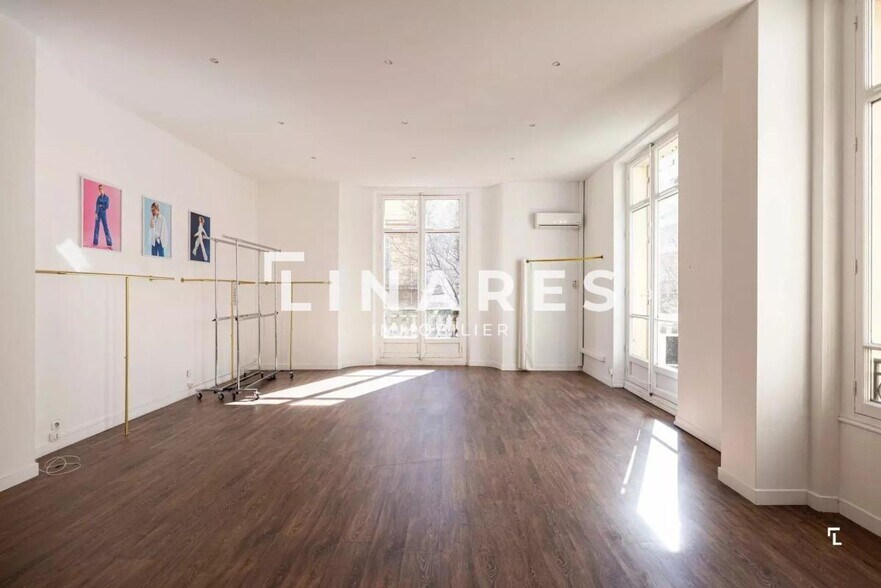 Office in Marseille 8eme to rent - Building Photo - Image 1 of 6
